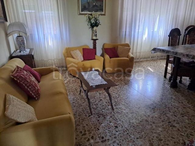 Appartamento in affitto a Massa, Centro città