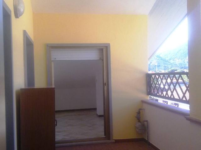 APPARTAMENTO in AFFITTO a MASSA CENTRO di 4 vani