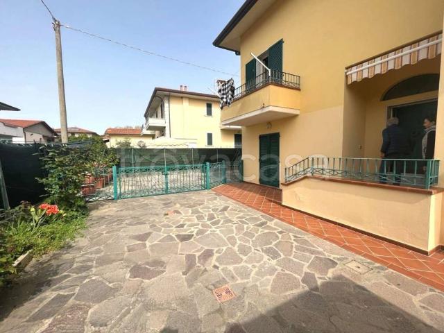 Appartamento in affitto a Massa via del Casone, arredato, giardino privato, posto auto TrovaCasa
