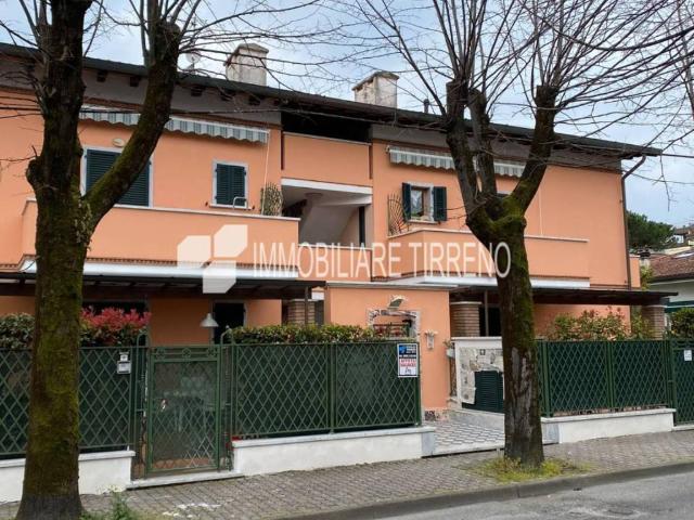 Appartamento in affitto a Massa via Paolo Ferrari, arredato, posto auto, lavatrice TrovaCasa