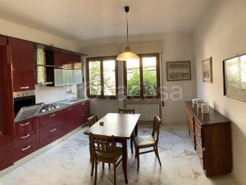 Appartamento in affitto a Massa via Pratta, posto auto, da ristrutturare, parzialmente arredato TrovaCasa