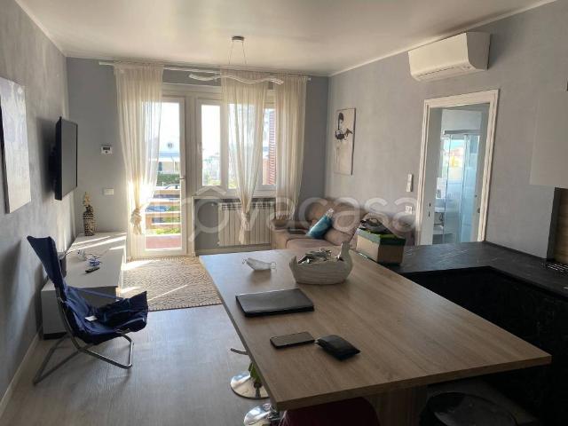 Appartamento in affitto a Massa viale Amerigo Vespucci, arredato, fronte mare, vista mare TrovaCasa