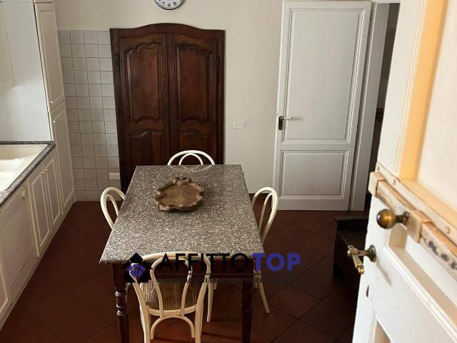 Appartamento in Affitto a Massa