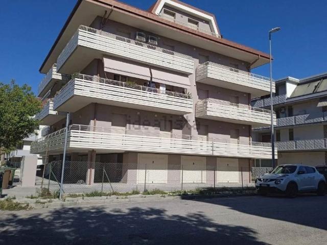 Appartamento in affitto a Martinsicuro, terrazzo, vicinanze negozi, lavanderia TrovaCasa