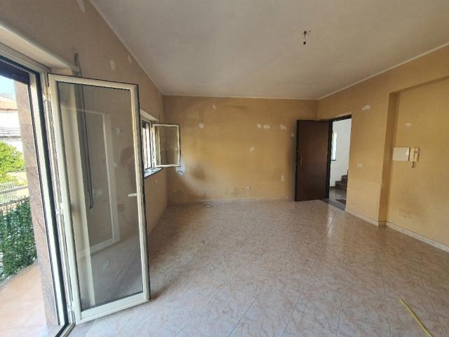 Appartamento in affitto a Messina messina Consolare Valeria,277, non arredato/vuoto, posto auto, balcone TrovaCasa