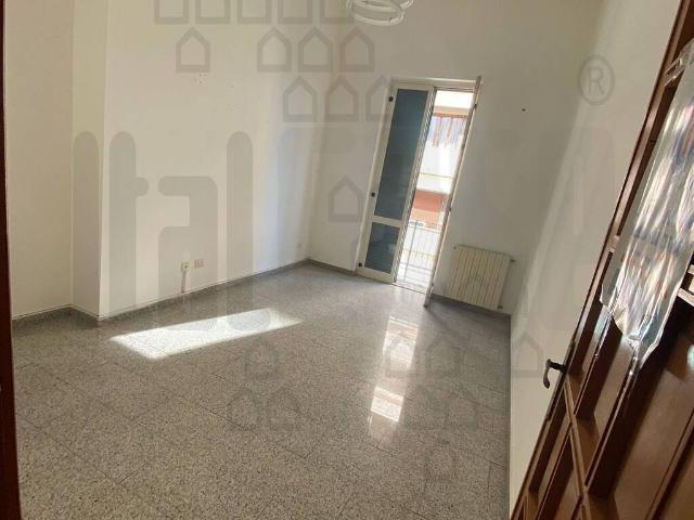 Appartamento in affitto a Messina piazza cairoli, non arredato/vuoto, contesto signorile, balcone TrovaCasa