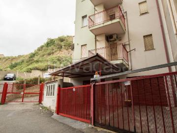 Appartamento in affitto a Messina via Comunale Santo, 83a, non arredato/vuoto, arredato, posto auto TrovaCasa