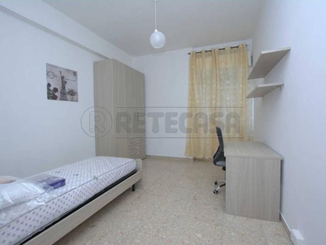 Appartamento in affitto a Messina via Giuseppe Garibaldi, 300, arredato, cucina semiabitabile, ripostiglio TrovaCasa