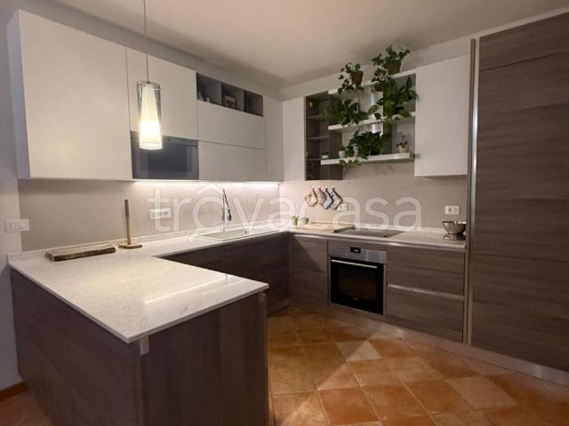 Appartamento in affitto a Mezzane di Sotto, arredato, giardino privato, box TrovaCasa