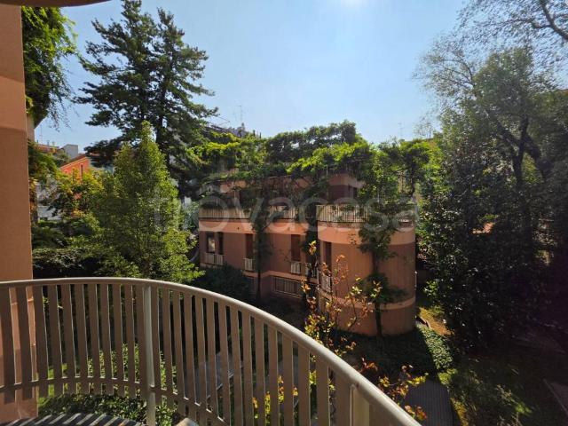 Appartamento in affitto a Milano via Conservatorio, immobile di prestigio, parzialmente arredato, ascensore TrovaCasa