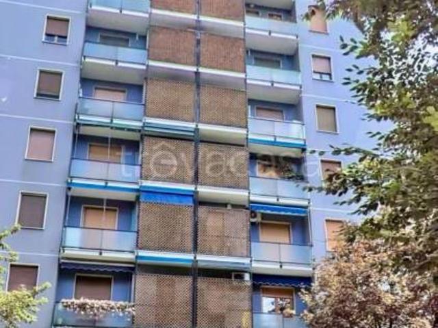 Appartamento in affitto a Milano via Corno di Cavento, 5, San Siro