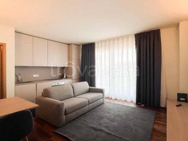 Appartamento in affitto a Milano via Carlo Imbonati, arredato, lavastoviglie, piscina condominiale TrovaCasa