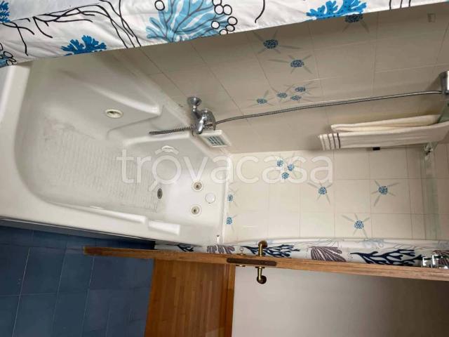 Appartamento in affitto a Milano via Carlo Osma, zona residenziale, parquet, piscina TrovaCasa