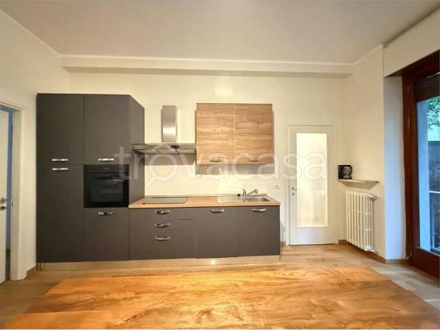 Appartamento in affitto a Milano via Aristotele, Precotto