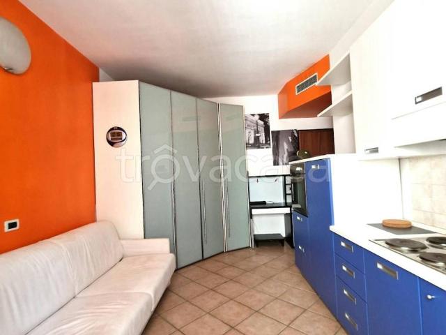Appartamento in affitto a Milano via Attilio Momigliano, arredato, studio TrovaCasa