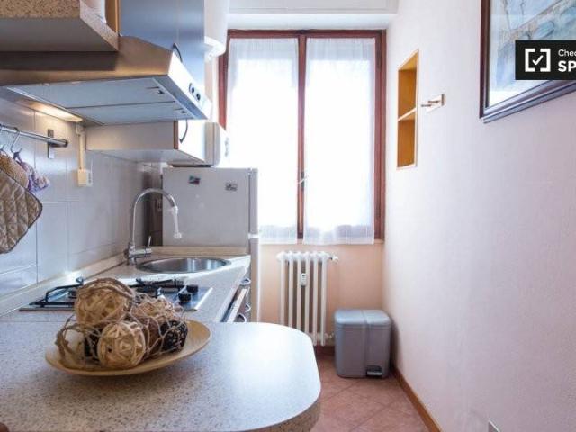 Appartamento in affitto a Milano via Bari, Tre Castelli Faenza
