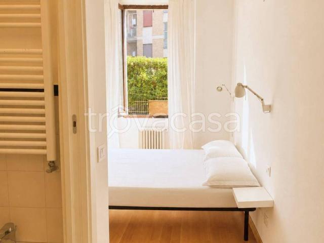 Appartamento in affitto a Milano via Bramante, 1, arredato, travi a vista, doppia esposizione TrovaCasa