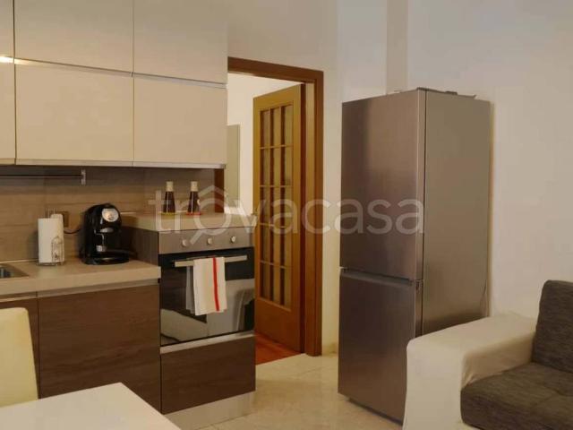 Appartamento in affitto a Milano via Giulio e Corrado Venini, arredato, vicinanze negozi, luminoso TrovaCasa
