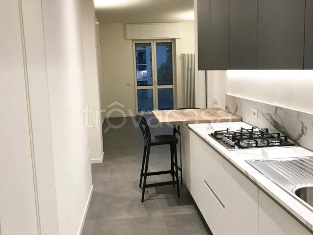 Appartamento in affitto a Milano via Giuseppe Antonio Borgese, 14, parzialmente arredato, riscaldamento centralizzato, ristrutturato TrovaCasa