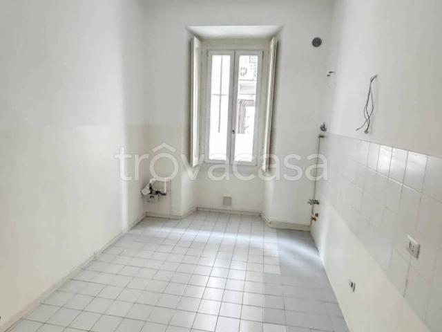Appartamento in affitto a Milano via Giambattista Vico, non arredato/vuoto, possibilità box, cucina abitabile TrovaCasa