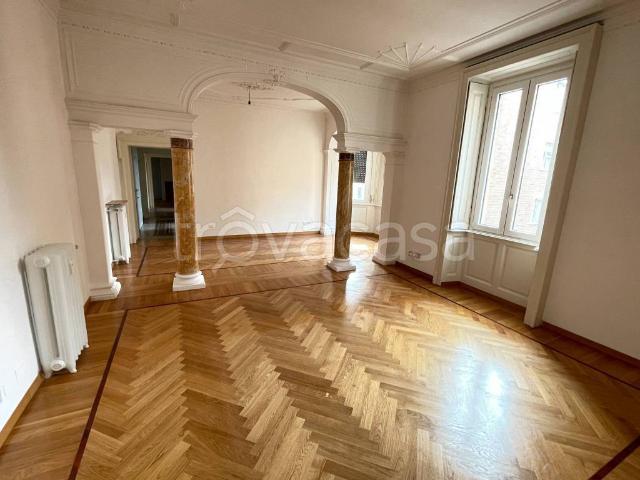 Appartamento in affitto a Milano via Giambattista Vico, non arredato/vuoto, ristrutturato, cantina TrovaCasa