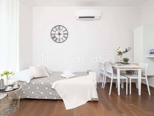 Appartamento in affitto a Milano via Gian Carlo Castelbarco, arredato, parquet, luminoso TrovaCasa