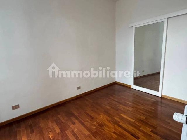Appartamento in affitto a Milano via Giosuè Carducci, non arredato/vuoto, aria condizionata, cucina abitabile TrovaCasa