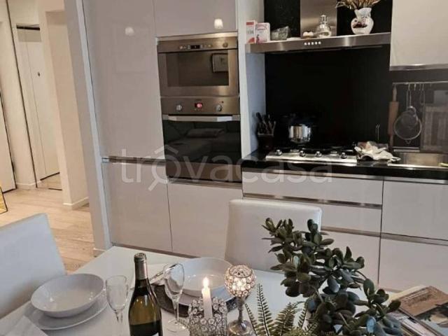 Appartamento in affitto a Milano via Giovanni da Procida, arredato, riscaldamento autonomo, ascensore TrovaCasa