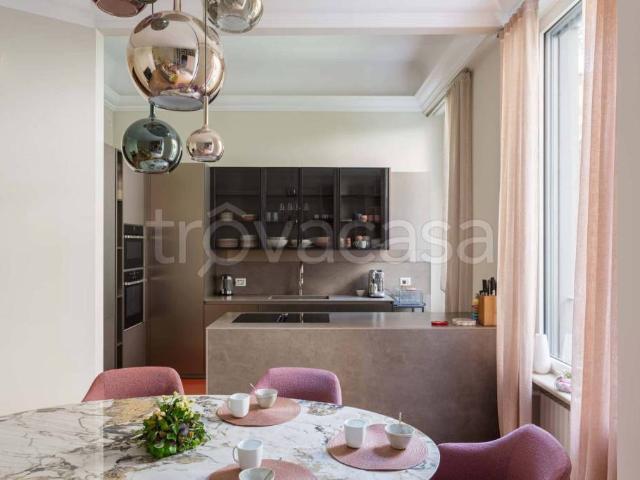 Appartamento in affitto a Milano via dei Piatti, Carrobbio
