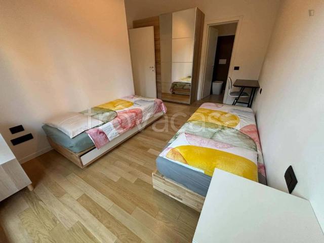 Appartamento in affitto a Milano via Enrico Cosenz, arredato, riscaldamento centralizzato, servizio di portineria TrovaCasa