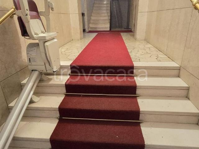 Appartamento in affitto a Milano via Lepontina, parzialmente arredato, ascensore, centrale TrovaCasa