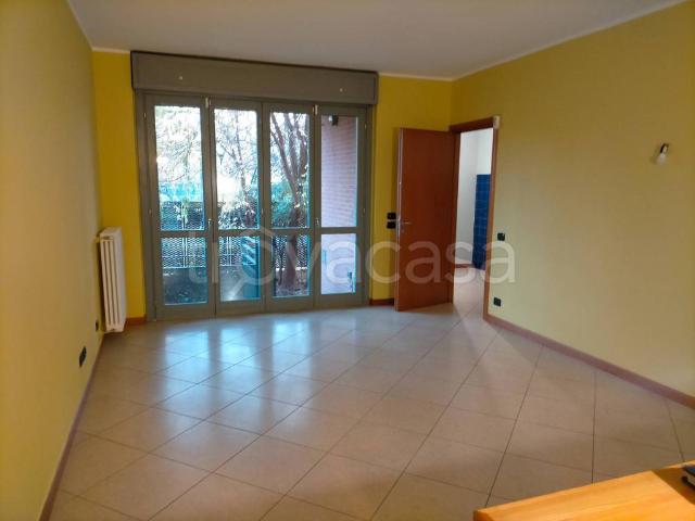 Appartamento in affitto a Milano via Lucio Giunio Columella, 12, arredato, giardino privato, terrazzo TrovaCasa