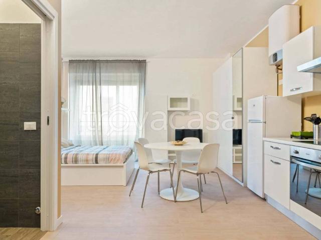 Appartamento in affitto a Milano via Luciano Manara, arredato, studio TrovaCasa