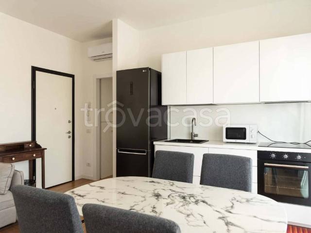 Appartamento in affitto a Milano via Luigi Soderini, arredato, balcone, cucina a vista TrovaCasa