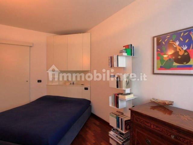 Appartamento in affitto a Milano via Luigi Porro Lambertenghi, posto auto coperto, cantina, luminoso TrovaCasa