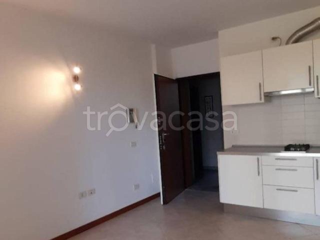Appartamento in affitto a Milano via Luigi Varanini, terrazzo, riscaldamento autonomo, parzialmente arredato TrovaCasa