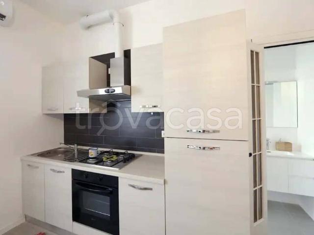 Appartamento in affitto a Milano via Morazzone, Arena