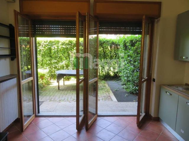 Appartamento in affitto a Milano via Manfredonia, giardino privato, box, parzialmente arredato TrovaCasa