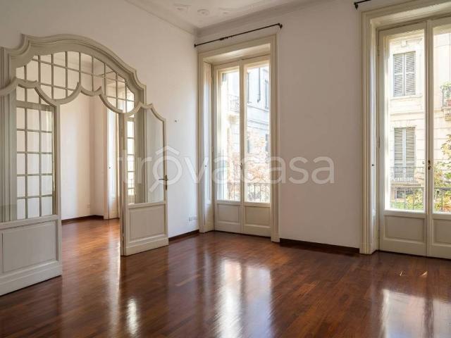 Appartamento in affitto a Milano via Mario Pagano, riscaldamento autonomo, immobile di prestigio, parzialmente arredato TrovaCasa