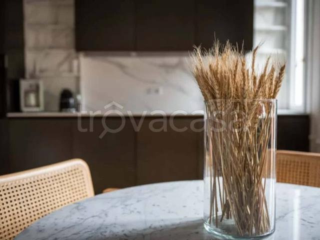 Appartamento in affitto a Milano via Novara, San Carlo