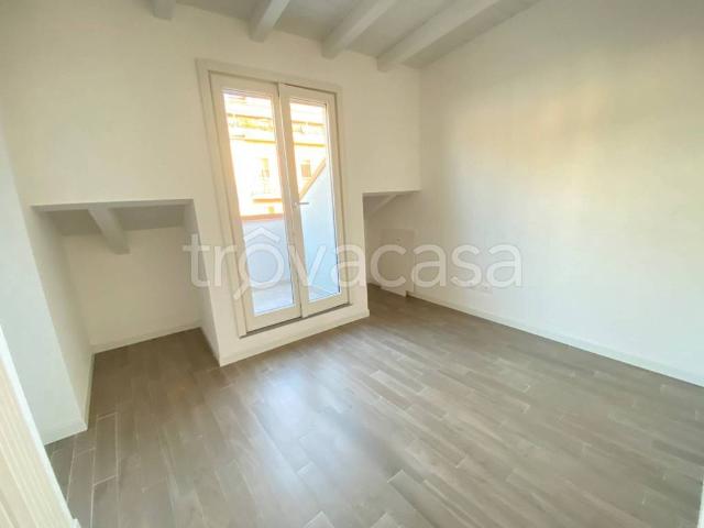Appartamento in affitto a Milano via San Giovanni sul Muro, terrazzo, parzialmente arredato, ascensore TrovaCasa