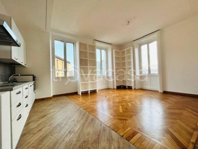 Appartamento in affitto a Milano via Spartaco, 38, terrazzo, doppia esposizione, riscaldamento centralizzato TrovaCasa