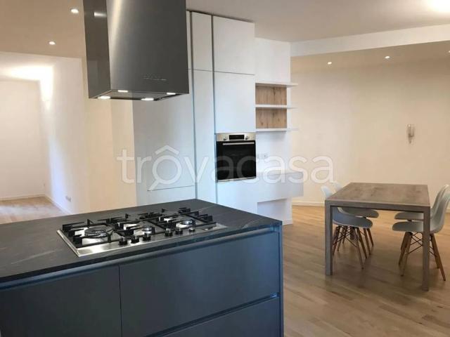 Appartamento in affitto a Milano via Piero Della Francesca, 54, ascensore, riscaldamento centralizzato, ristrutturato TrovaCasa
