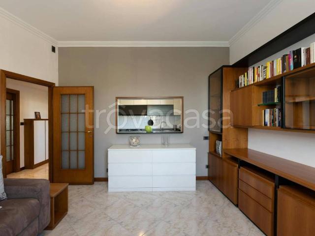 Appartamento in affitto a Milano via Privata Pietro Ogliari, arredato, centrale, taverna TrovaCasa