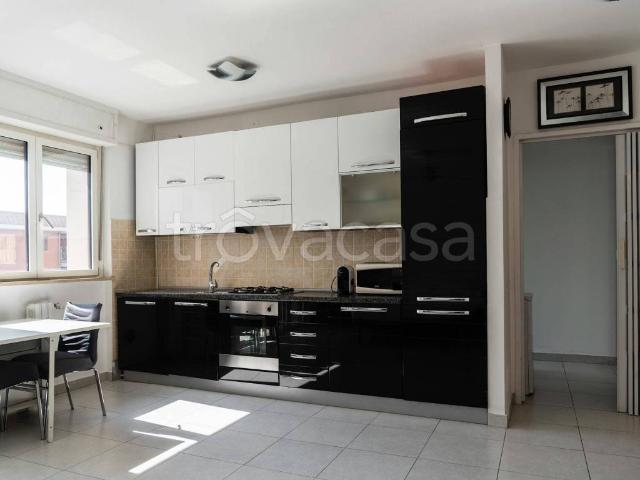 Appartamento in affitto a Milano via Trasimeno, non arredato/vuoto, studio TrovaCasa