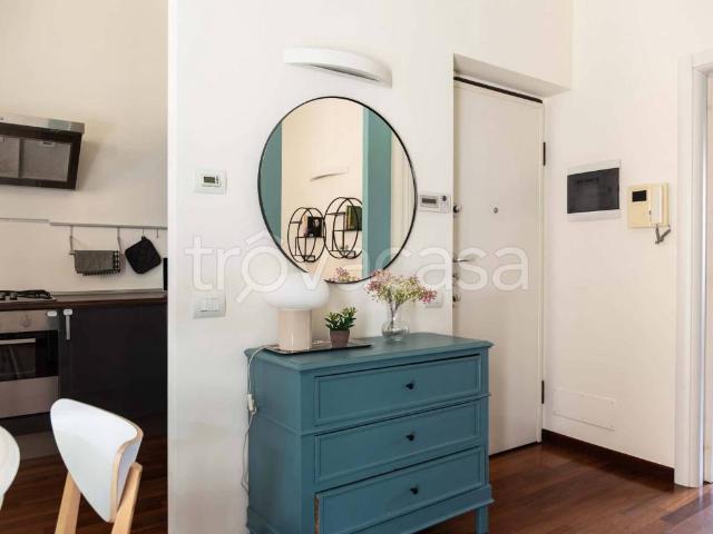 Appartamento in affitto a Milano via Ugo Bassi, arredato, terrazzo, parquet TrovaCasa