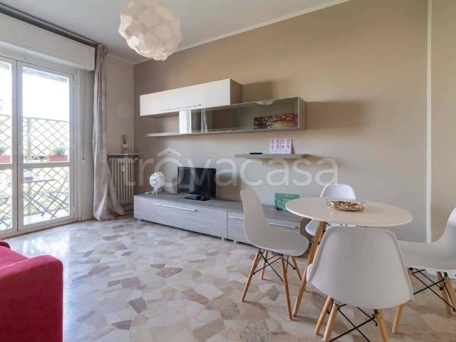 Appartamento in affitto a Milano viale Teodorico, arredato, terrazzo, aria condizionata TrovaCasa