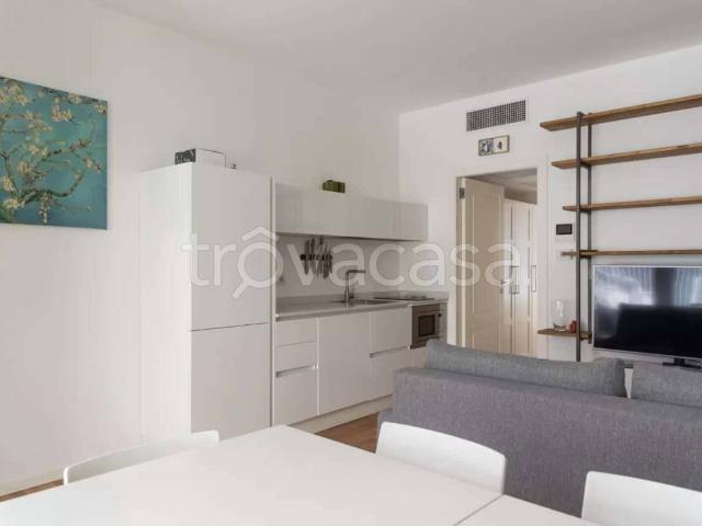 Appartamento in affitto a Milano viale Andrea Doria, arredato, cucina a vista, cabina armadio TrovaCasa