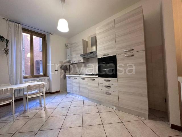 Appartamento in affitto a Milano viale Corsica, 41, arredato, servizio di portineria, balcone TrovaCasa