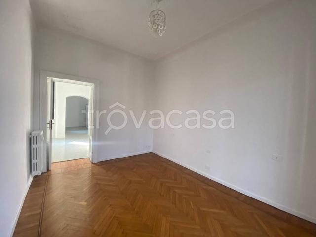 Appartamento in affitto a Milano, parzialmente arredato, vicinanze negozi, cantina TrovaCasa